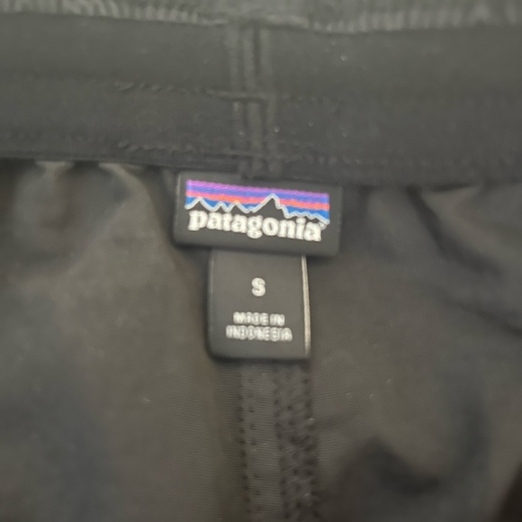 Patagonia shorts, black, size small - Picture 2 of 2